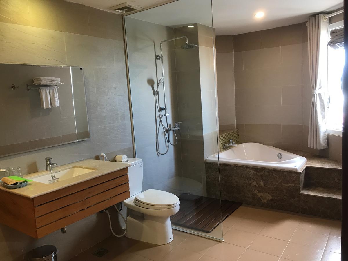 Elegant Hotel เปลกู ภายนอก รูปภาพ
