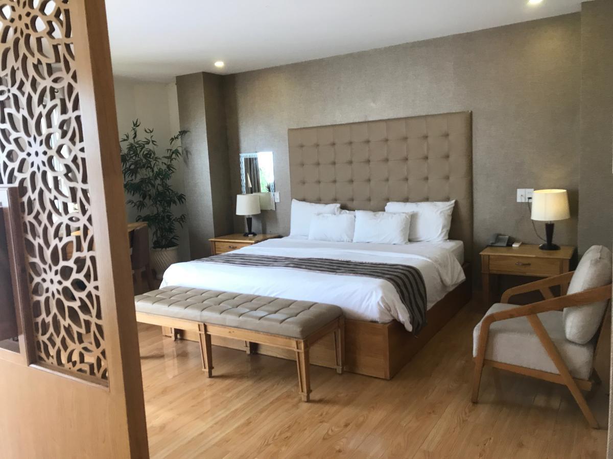 Elegant Hotel เปลกู ภายนอก รูปภาพ